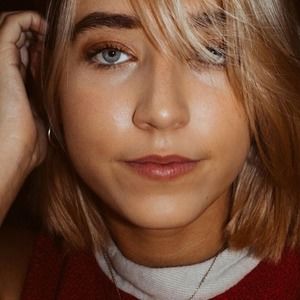 Meet your Posher, Nicole grace